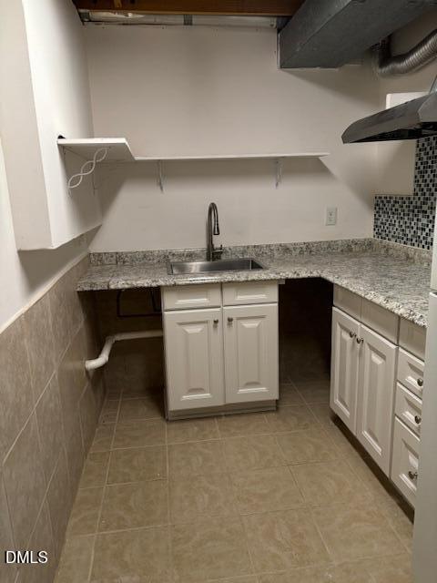 1208 Hatch Road Chapel Hill, NC 27516 - Photo 26 of 33 a kitchen with cabinets and window