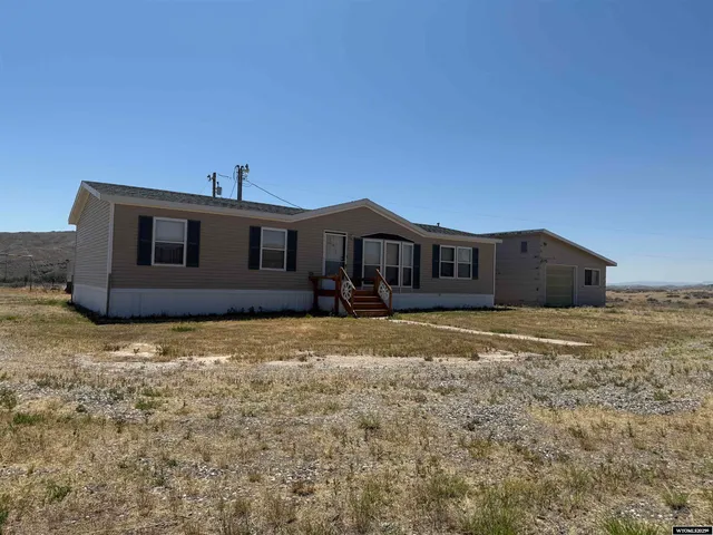 $220,000 | 2546 Highway 20, Worland, WY 82401