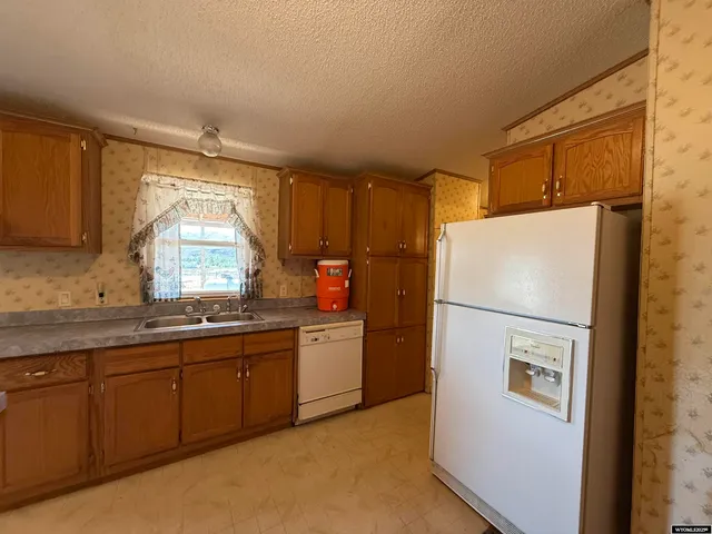 $220,000 | 2546 Highway 20, Worland, WY 82401