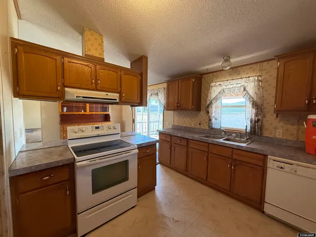 $220,000 | 2546 Highway 20, Worland, WY 82401