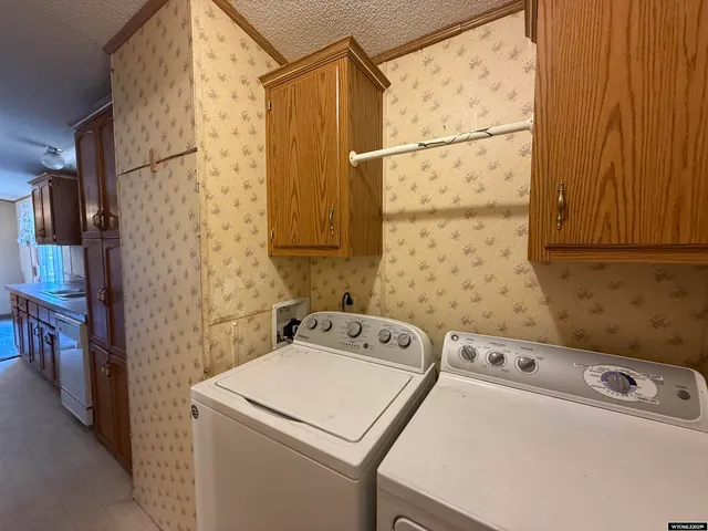 $220,000 | 2546 Highway 20, Worland, WY 82401