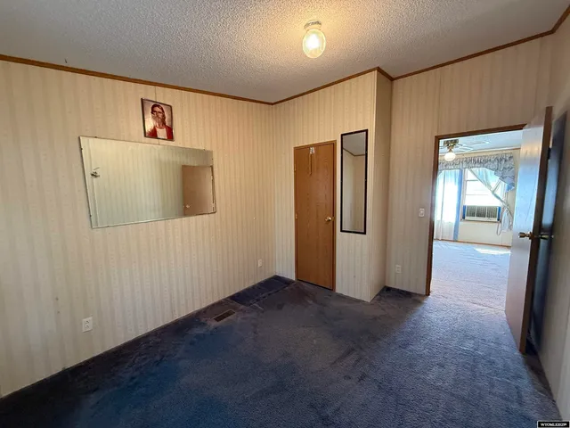 $220,000 | 2546 Highway 20, Worland, WY 82401