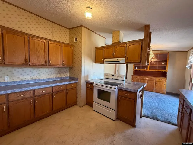 $220,000 | 2546 Highway 20, Worland, WY 82401