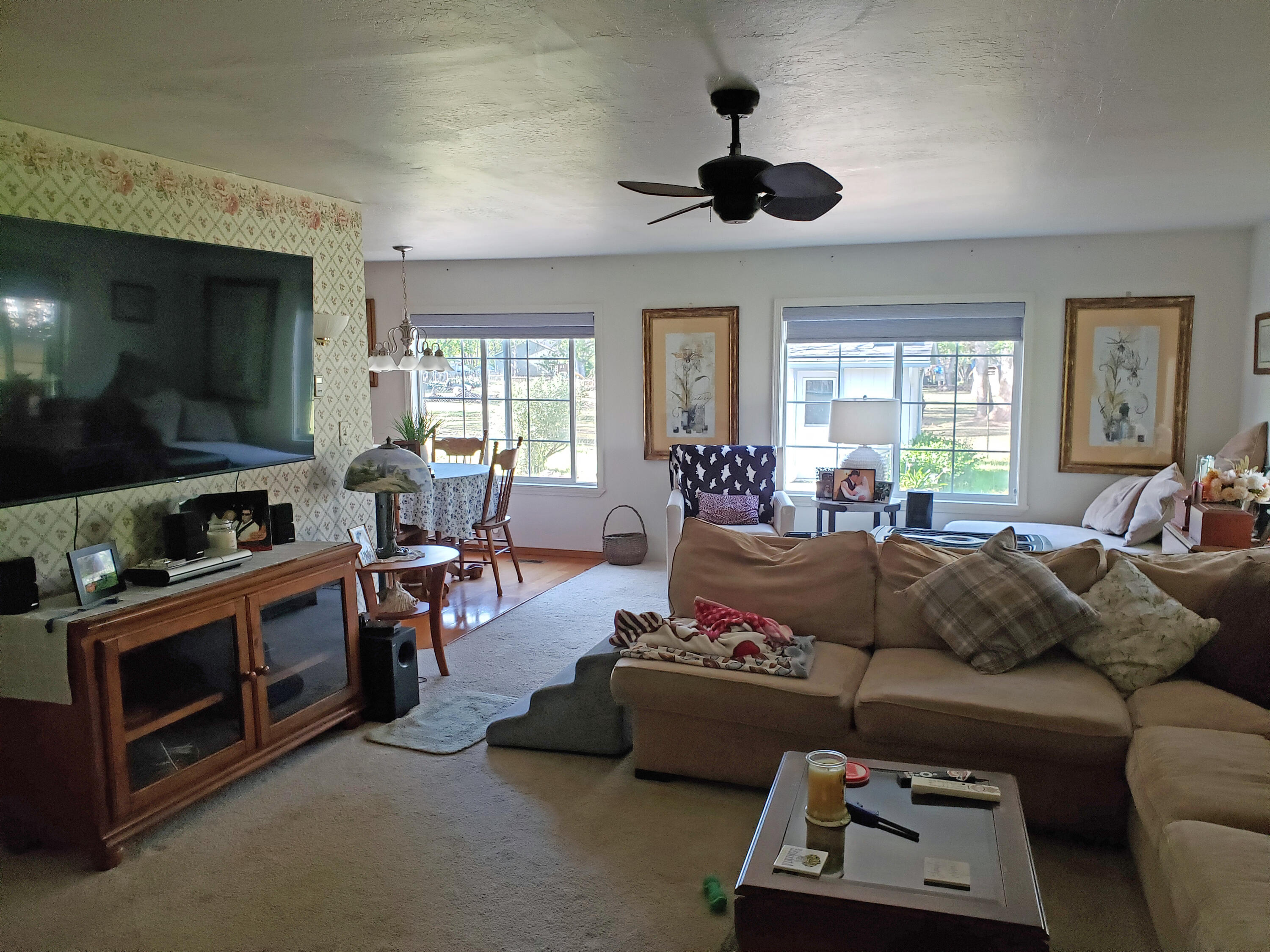 6363 Harold Road Central Point, OR 97502 - Photo 3 of 37 20260424_172700