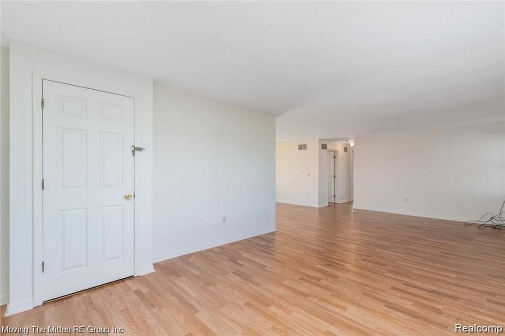11631 Belleville Road Belleville, MI 48111 - Photo 4 of 38