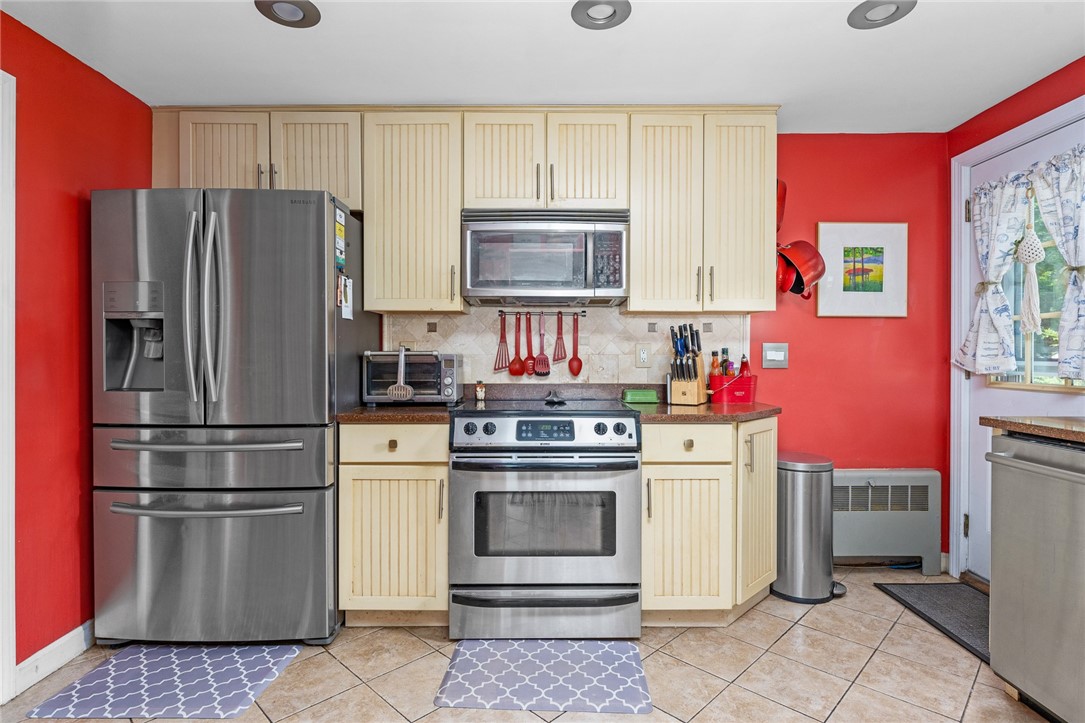 27 Sowams Road Barrington, RI 02806 - Photo 13 of 30