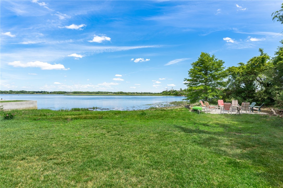 27 Sowams Road Barrington, RI 02806 - Photo 4 of 30