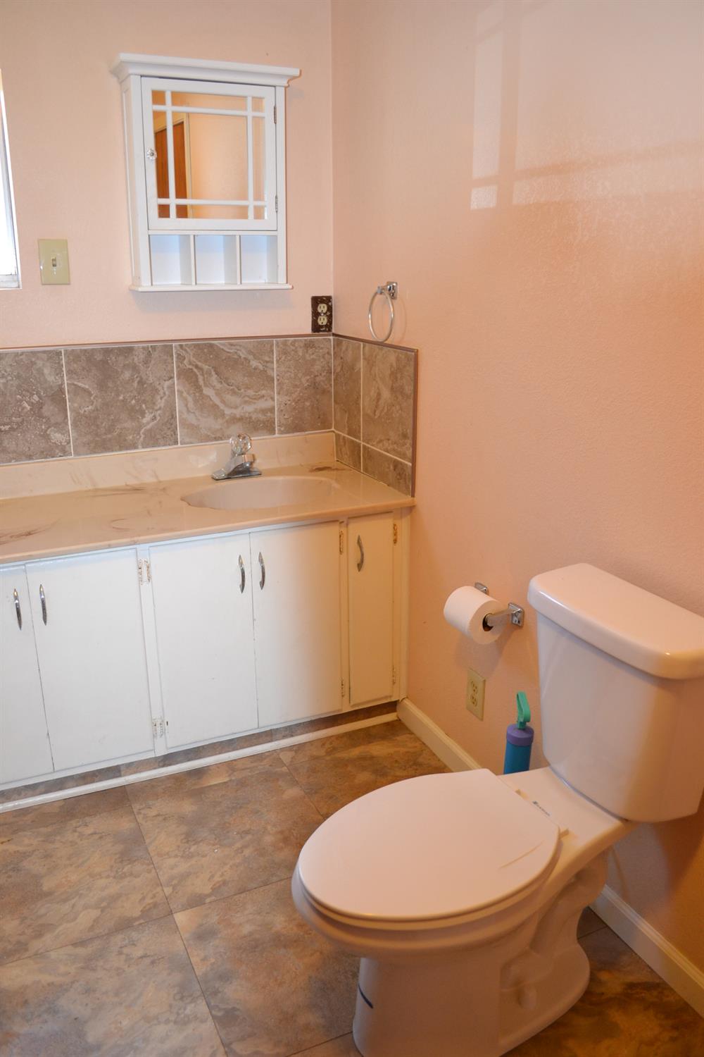 821 Orestimba Road Newman, CA 95360 - Photo 19 of 34 a bathroom with a toilet a sink and mirror