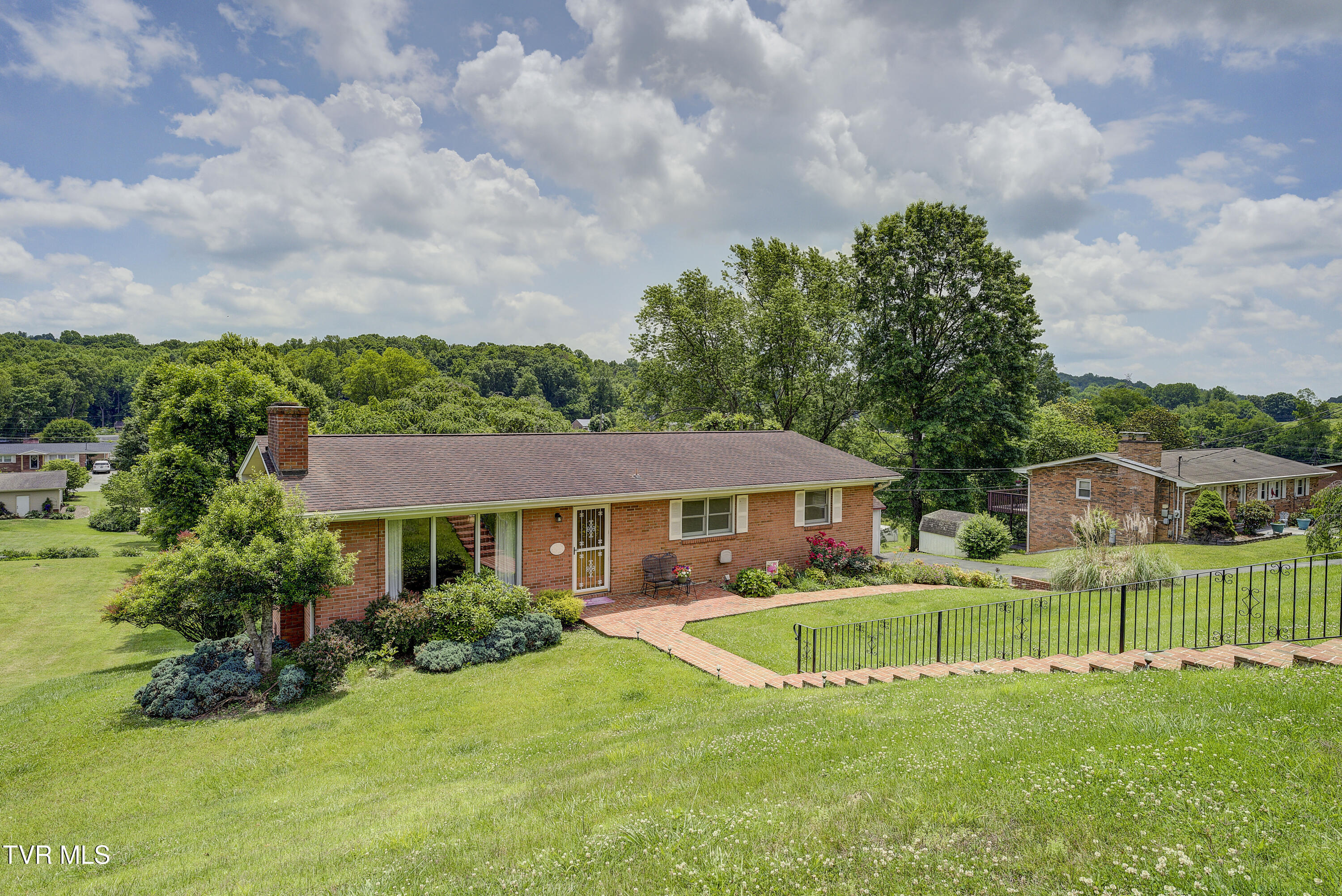 296 Redstone Drive Bluff City, TN 37618 - Photo 2 of 39 Redstone-44