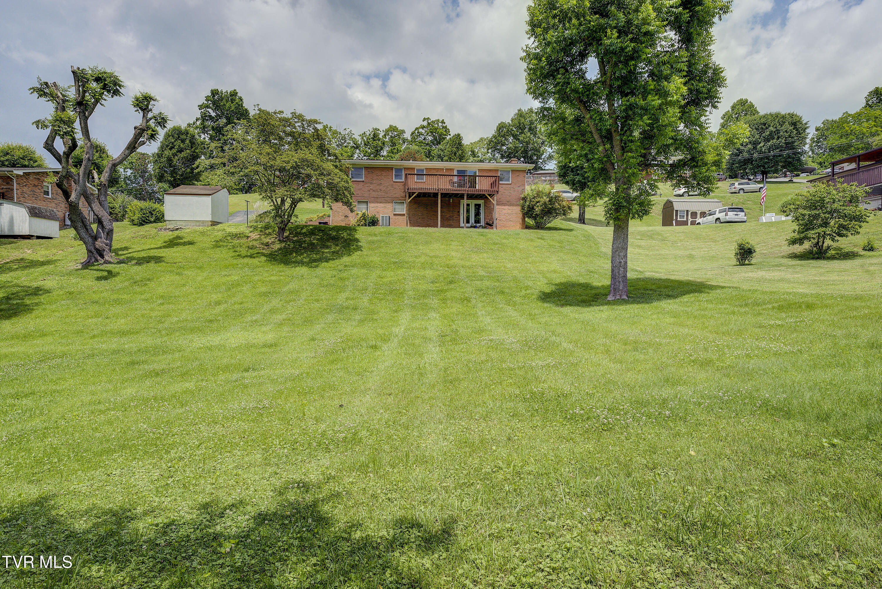 296 Redstone Drive Bluff City, TN 37618 - Photo 4 of 39 Redstone-41