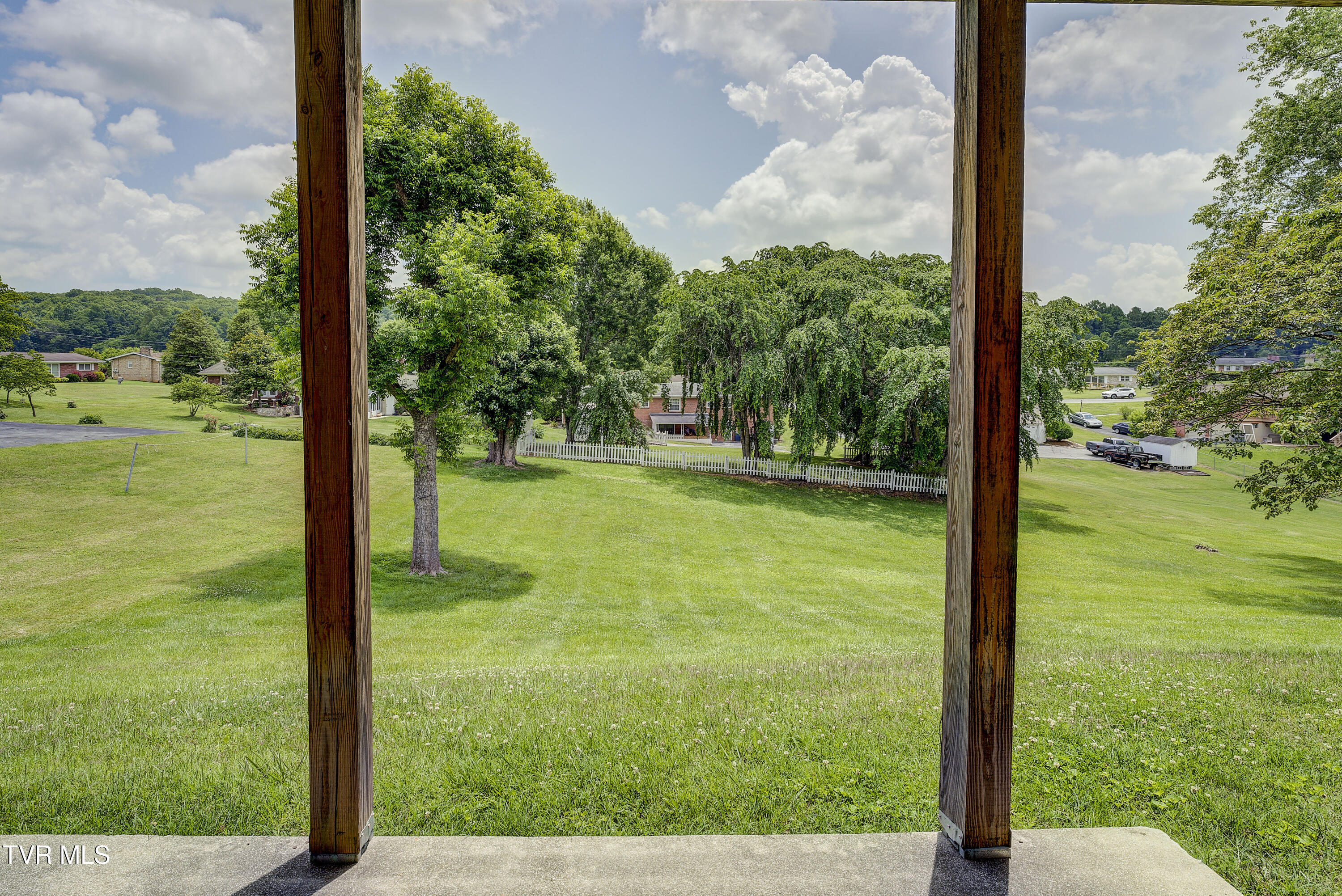 296 Redstone Drive Bluff City, TN 37618 - Photo 5 of 39 Redstone-40