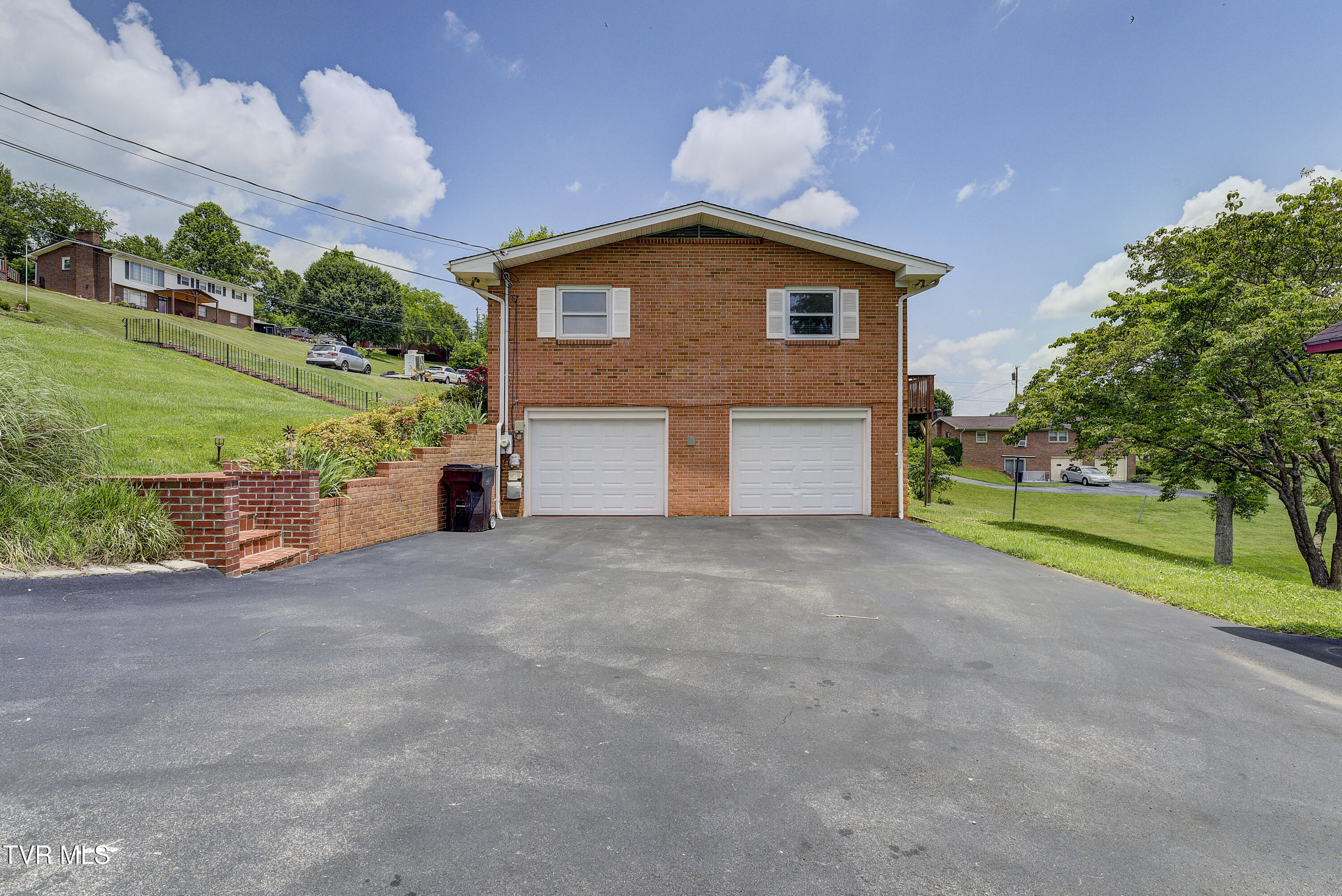 296 Redstone Drive Bluff City, TN 37618 - Photo 8 of 39 Redstone-37