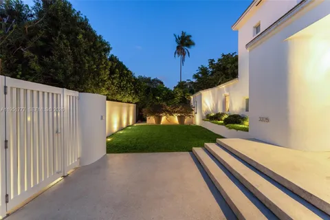 a view of a garage