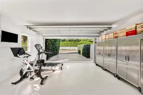 $5,950,000 | 3325 Pine Tree Drive, Miami Beach, FL 33140