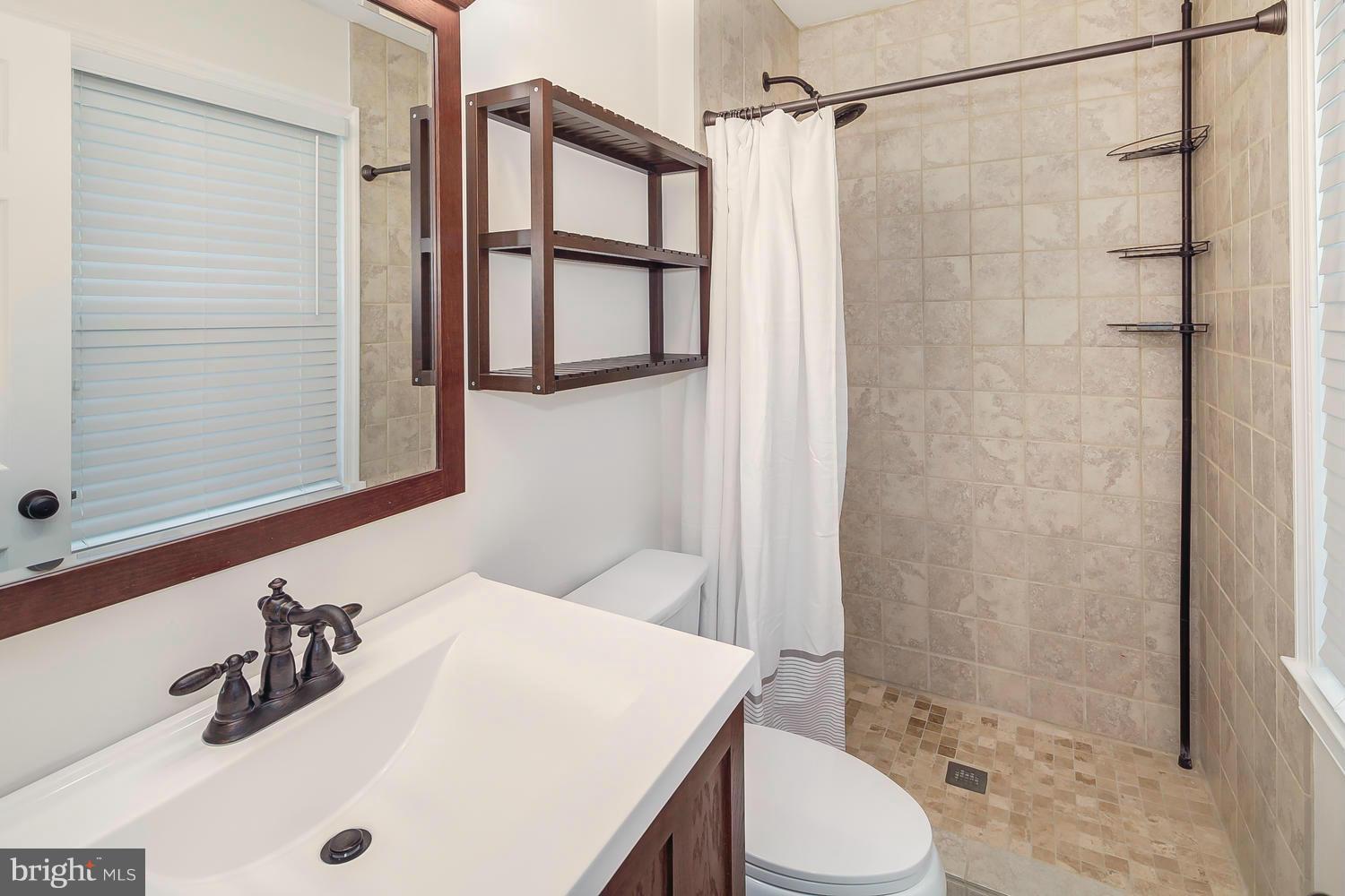2421 Pony Lane Reston, VA 20191 - Photo 13 of 29 Bath