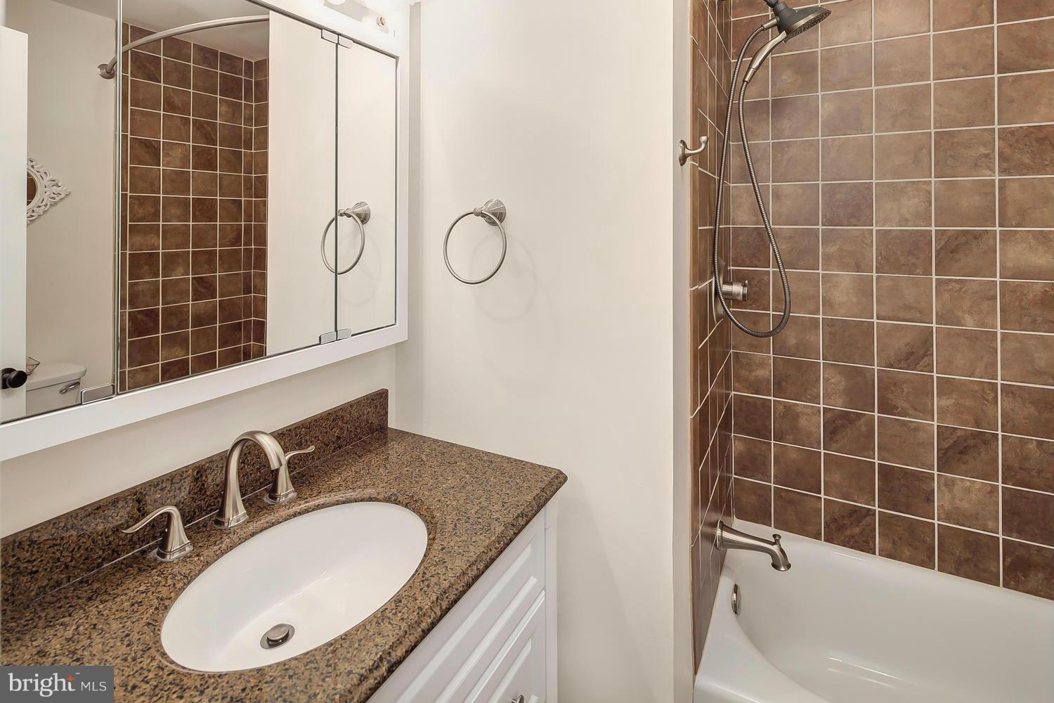 2421 Pony Lane Reston, VA 20191 - Photo 16 of 29 Bath