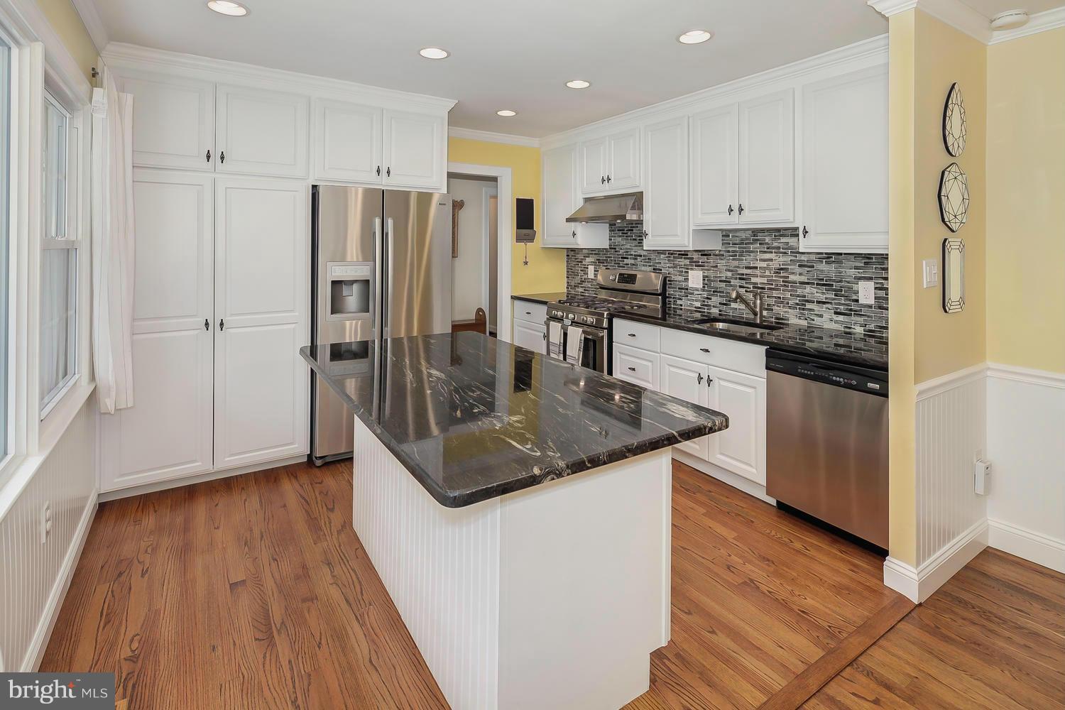 2421 Pony Lane Reston, VA 20191 - Photo 5 of 29 Kitchen