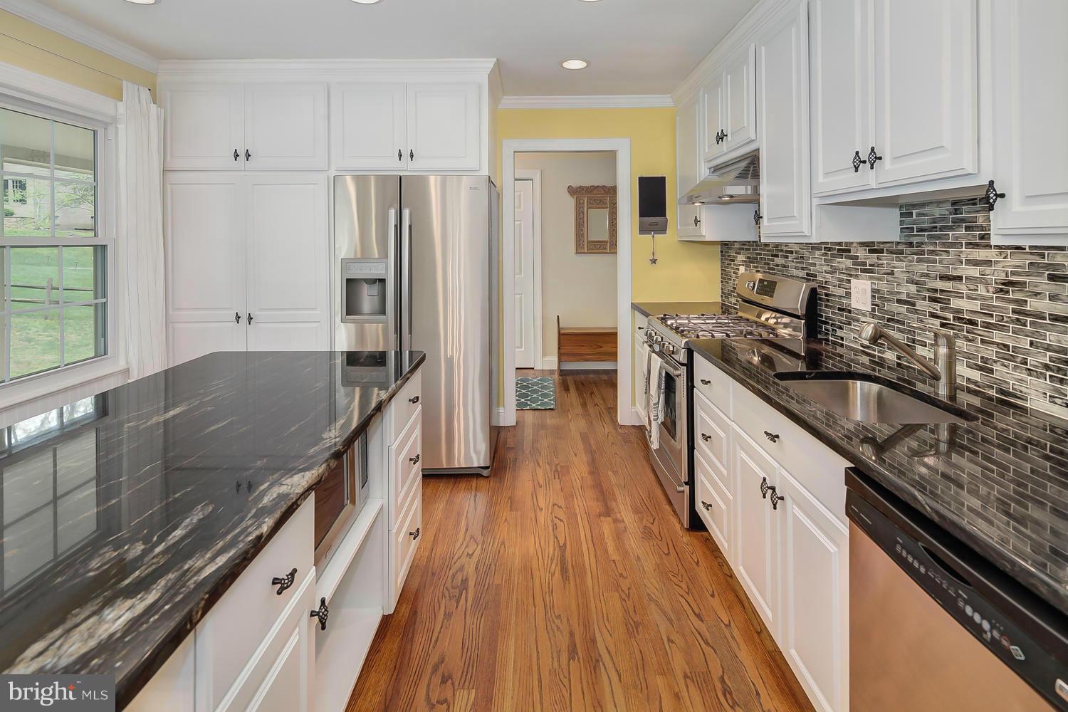 2421 Pony Lane Reston, VA 20191 - Photo 7 of 29 Kitchen
