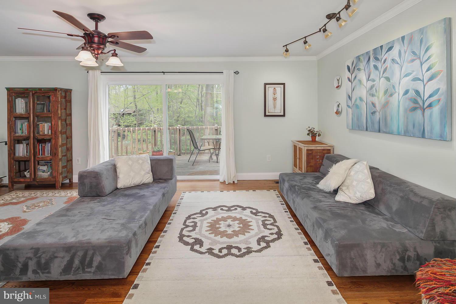 2421 Pony Lane Reston, VA 20191 - Photo 10 of 29 Living Room