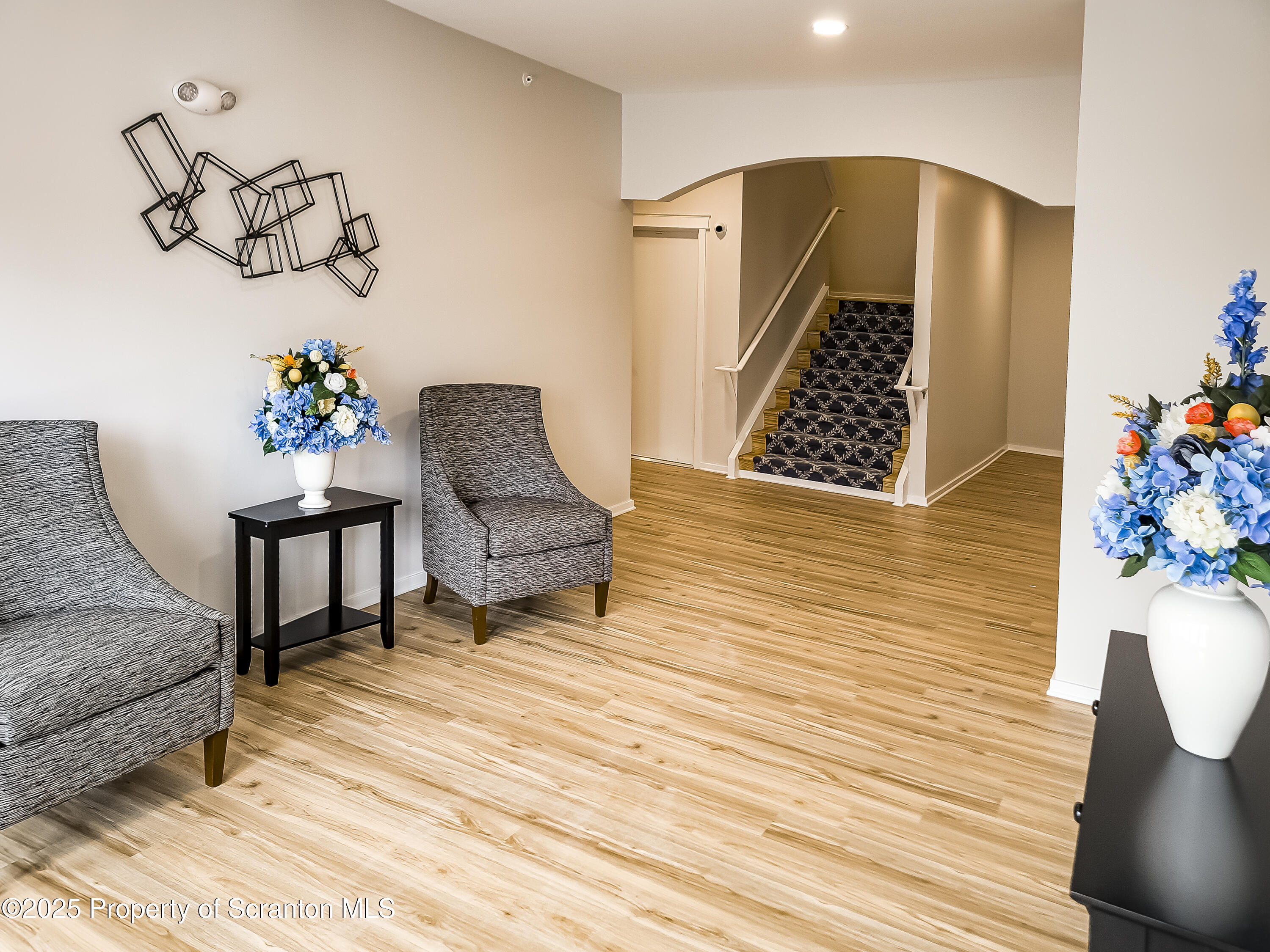 175 Bianca Way Old Forge, PA 18518 - Photo 6 of 28 Building Entryway