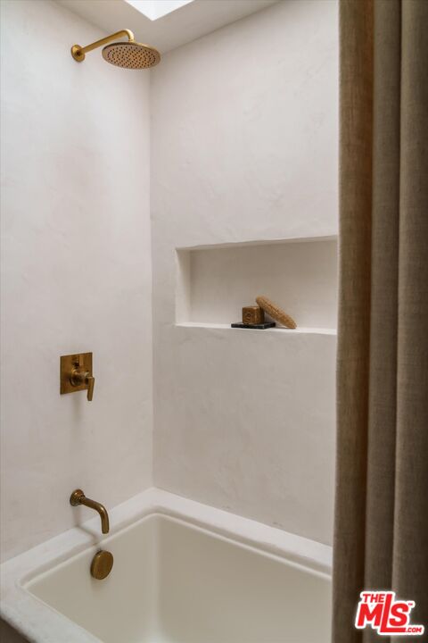 2414 4th Avenue Los Angeles, CA 90018 - Photo 28 of 39 Gallery Image 28