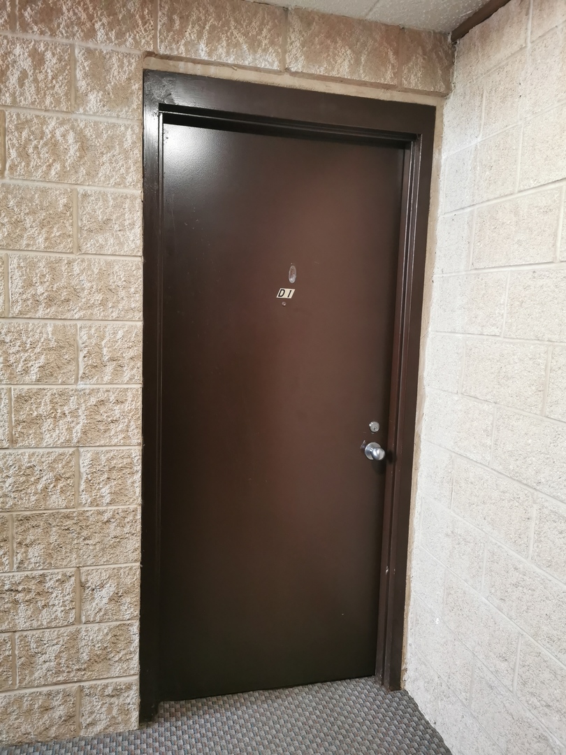 1424 Rock Run Drive, Unit B1 Crest Hill, IL 60403 - Photo 2 of 14 a view of a bathroom
