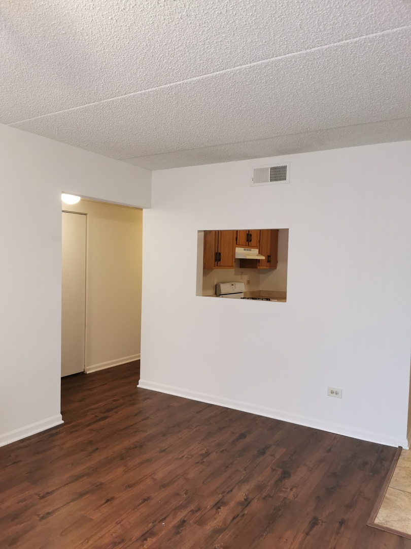 1424 Rock Run Drive, Unit B1 Crest Hill, IL 60403 - Photo 6 of 14 a view of an empty room