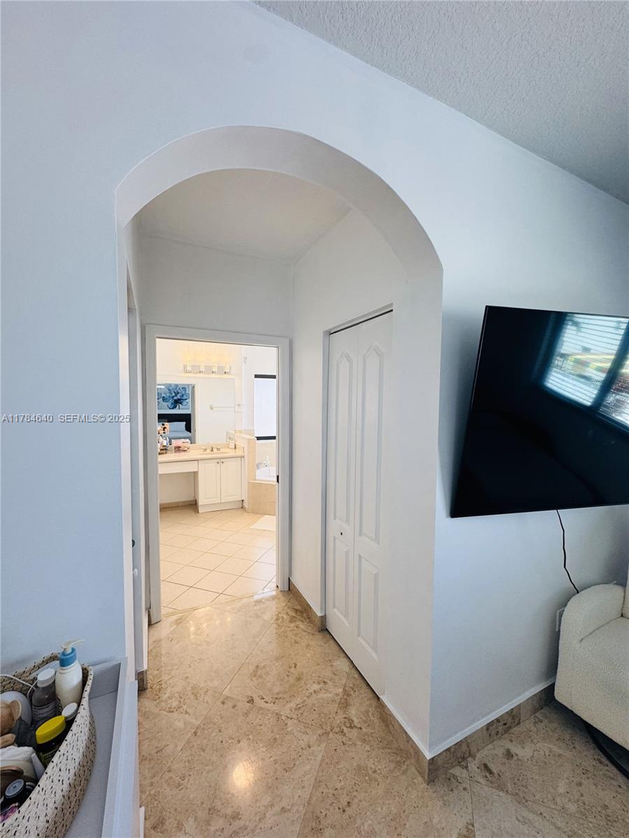 15641 Southwest 8th Lane Miami, FL 33194 - Photo 16 of 32