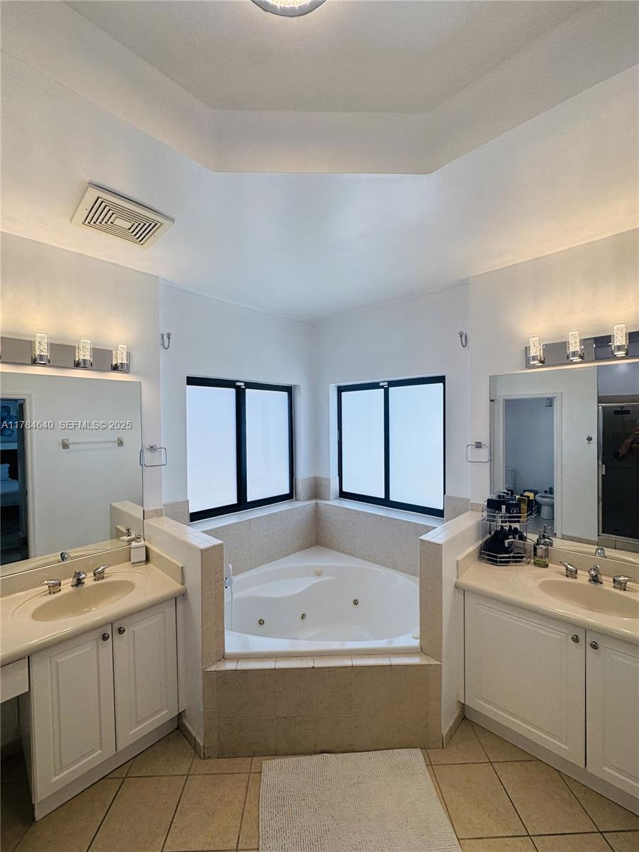 15641 Southwest 8th Lane Miami, FL 33194 - Photo 17 of 32