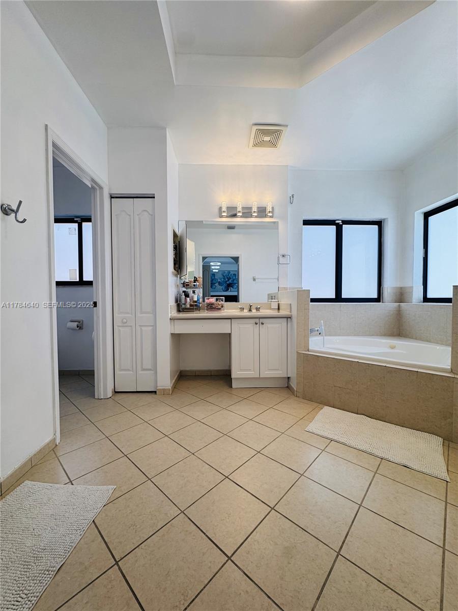 15641 Southwest 8th Lane Miami, FL 33194 - Photo 18 of 32
