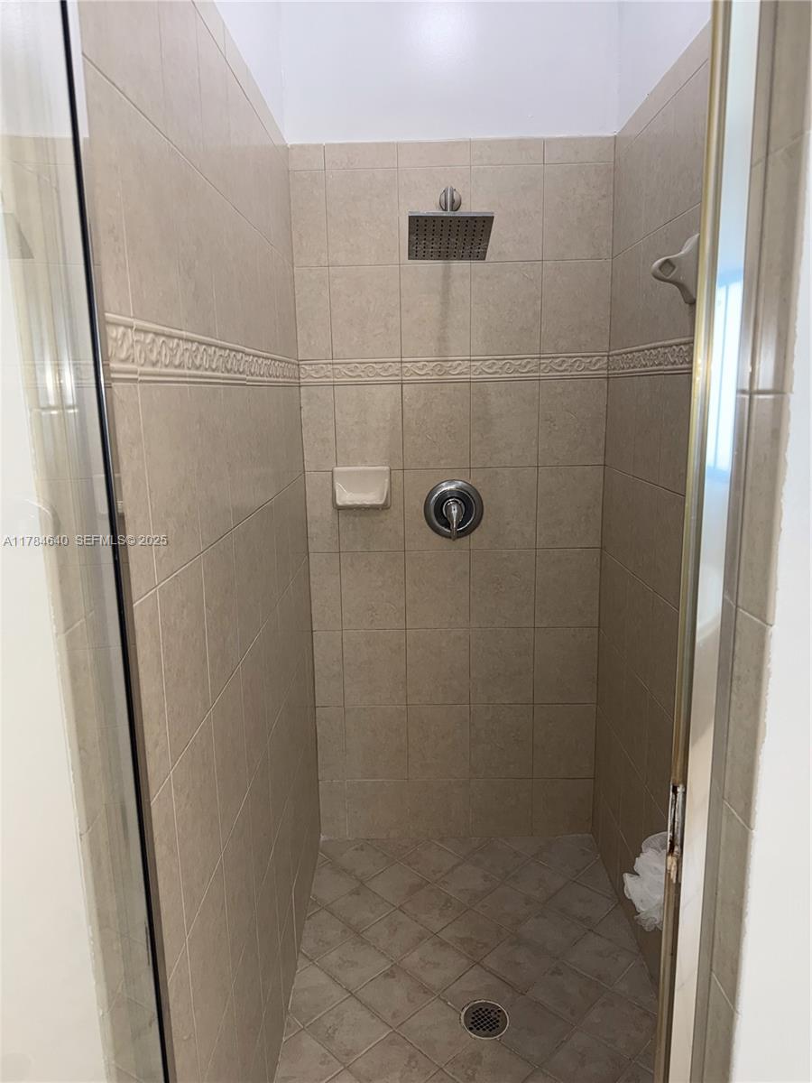 15641 Southwest 8th Lane Miami, FL 33194 - Photo 21 of 32