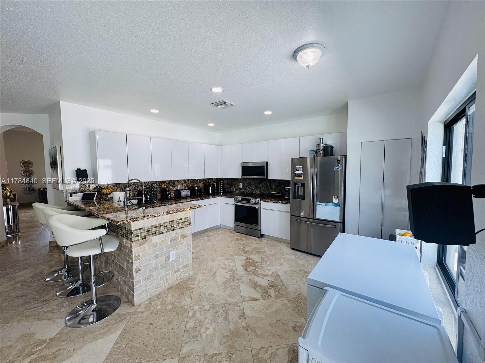 15641 Southwest 8th Lane Miami, FL 33194 - Photo 7 of 32