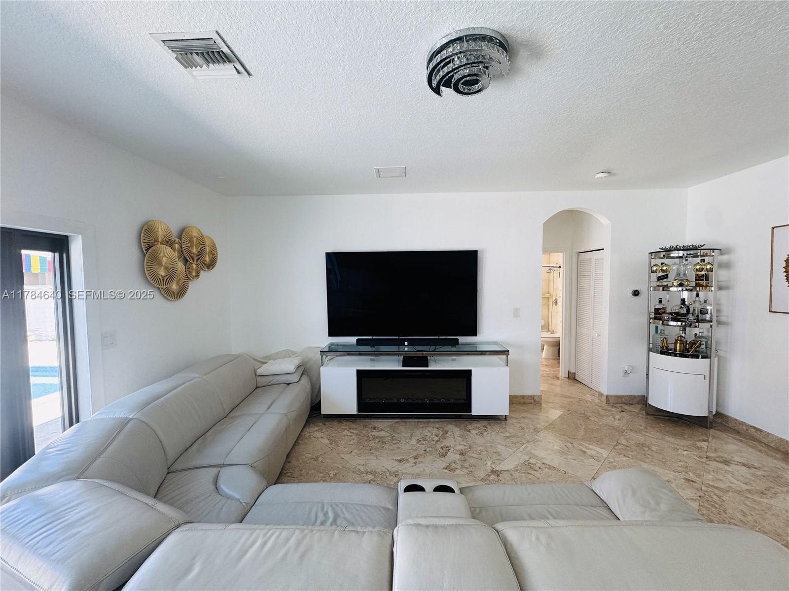 15641 Southwest 8th Lane Miami, FL 33194 - Photo 9 of 32