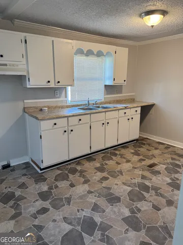 a view of a yard with a house