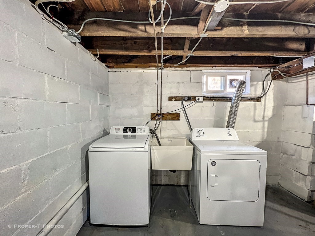 49 Hobson Street Springfield, MA 01109 - Photo 31 of 32 a utility room with dryer and washer