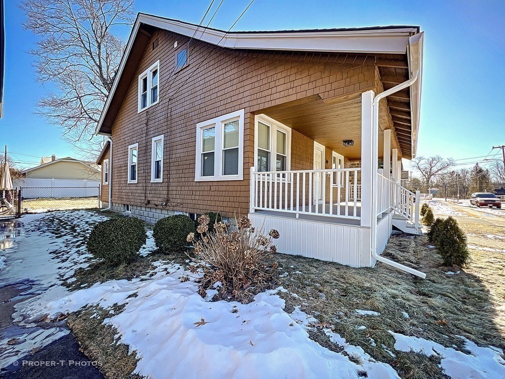 49 Hobson Street Springfield, MA 01109 - Photo 8 of 32 a front view of a house with garden