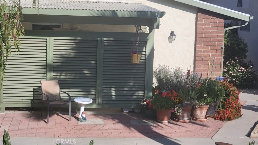199 Summit View Drive, Unit B Calimesa, CA 92320 - Photo 3 of 34 a backyard of a house with outdoor seating