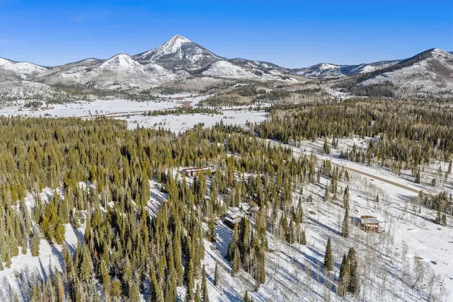 a picture of a wall with a bathroom