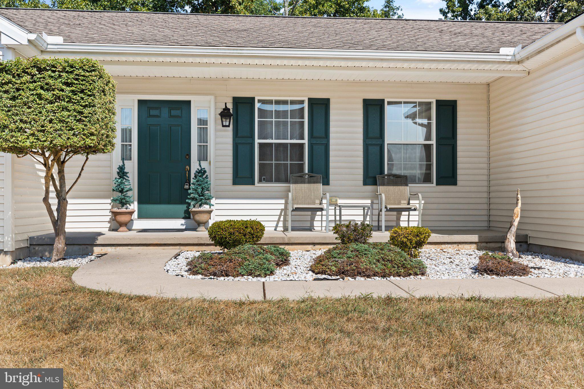 7635 Seneca Ridge Drive York, PA 17403 - Photo 2 of 24 Gallery Image 2