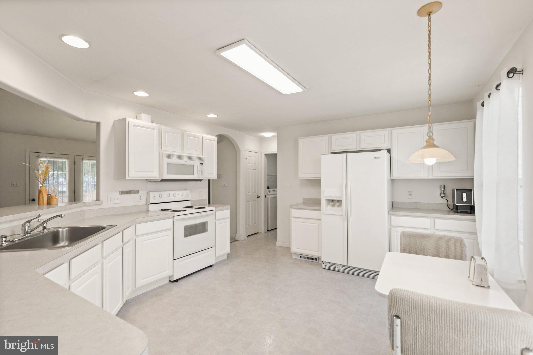 7635 Seneca Ridge Drive York, PA 17403 - Photo 3 of 24 Gallery Image 3
