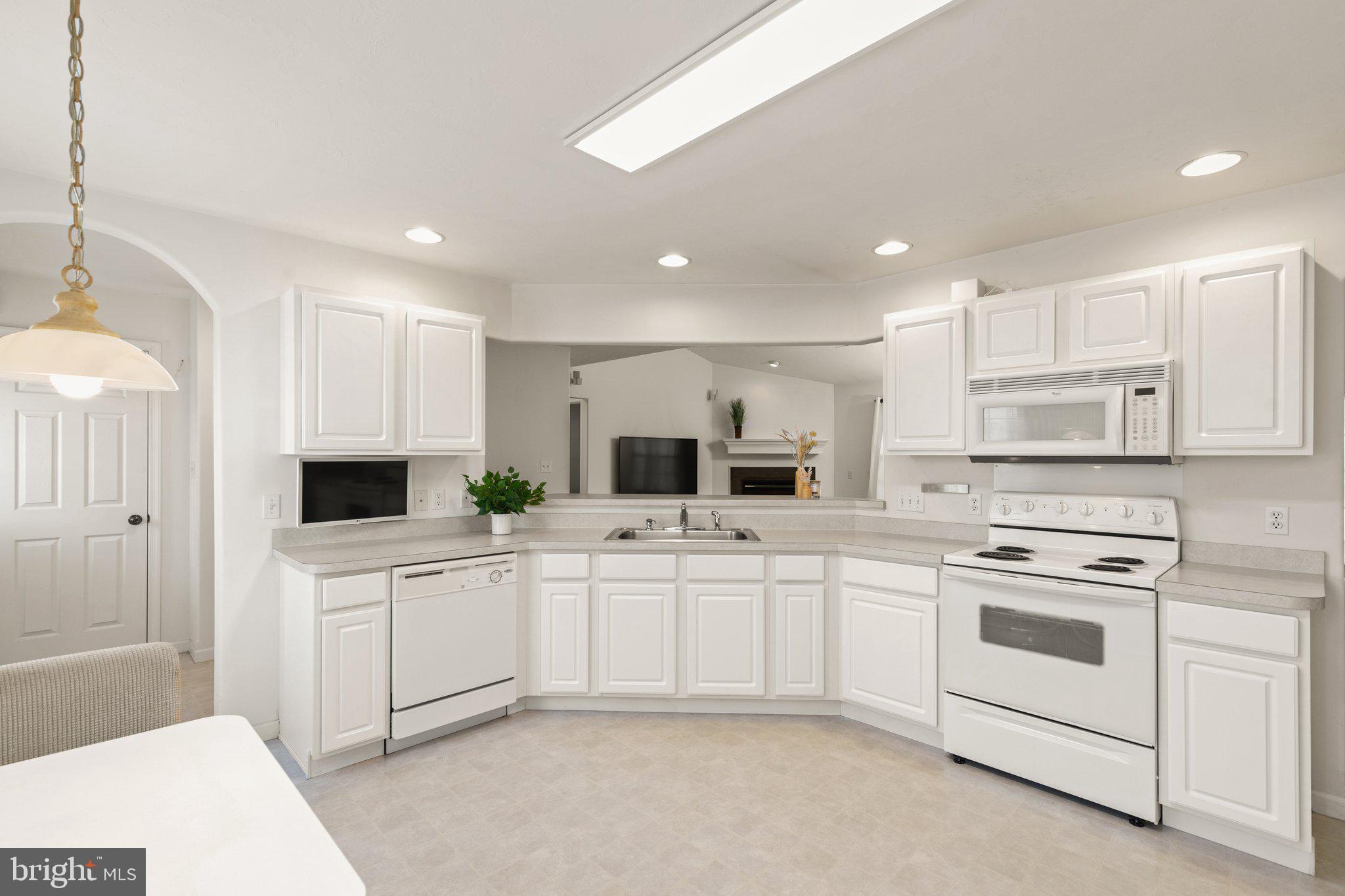 7635 Seneca Ridge Drive York, PA 17403 - Photo 4 of 24 Gallery Image 4