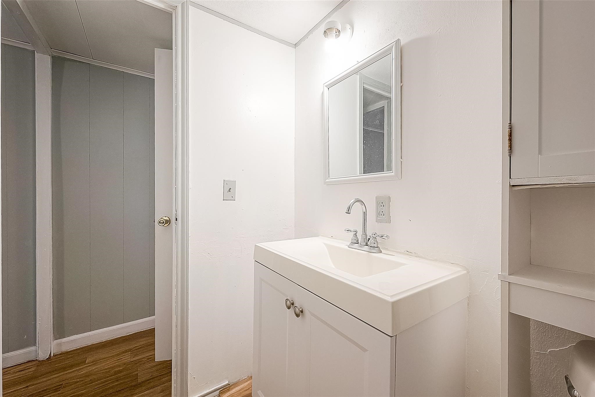 17536 White Oak Orchard Conroe, TX 77306 - Photo 11 of 24 a bathroom with a sink and a mirror
