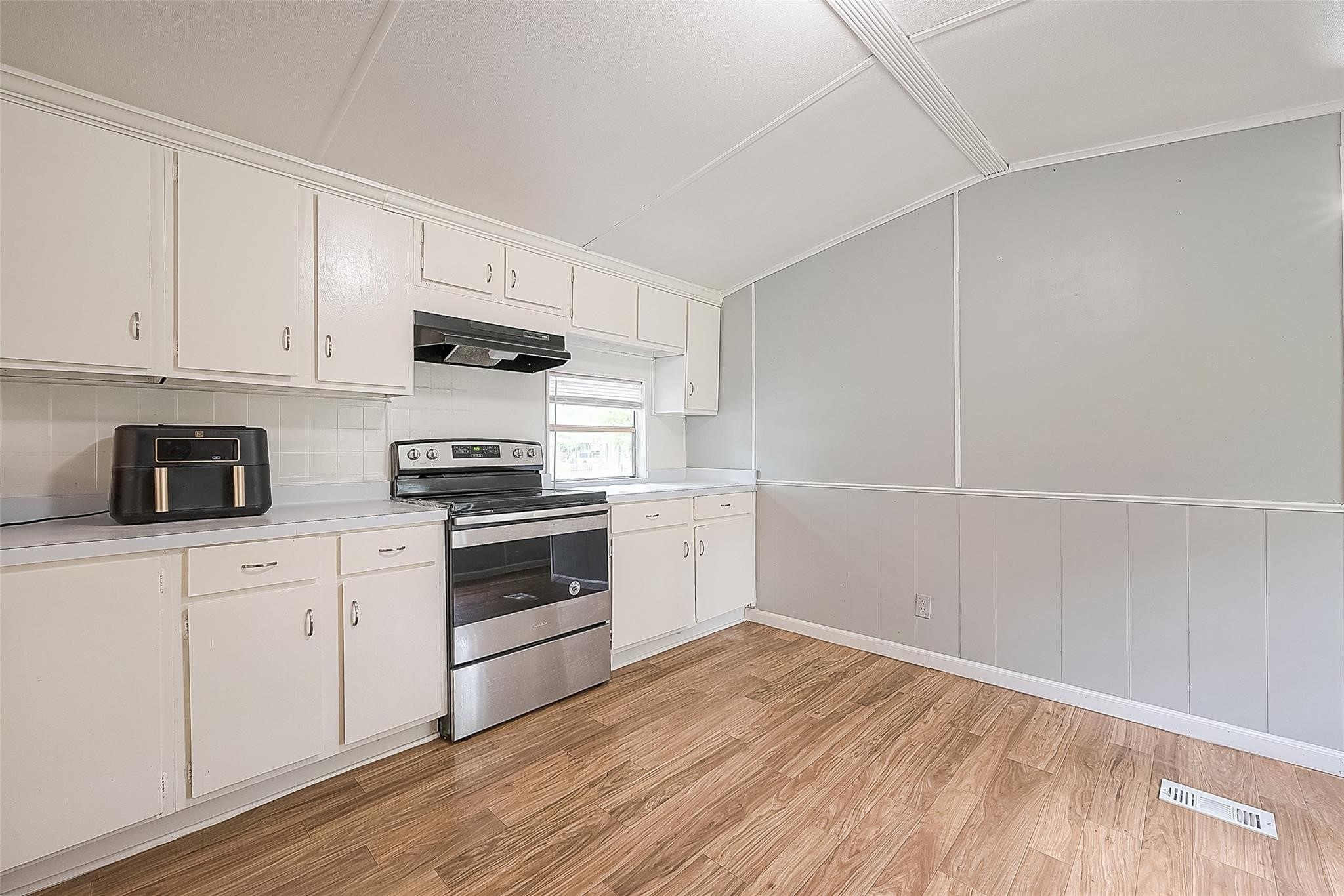 17536 White Oak Orchard Conroe, TX 77306 - Photo 12 of 24 a kitchen with granite countertop white cabinets and white appliances