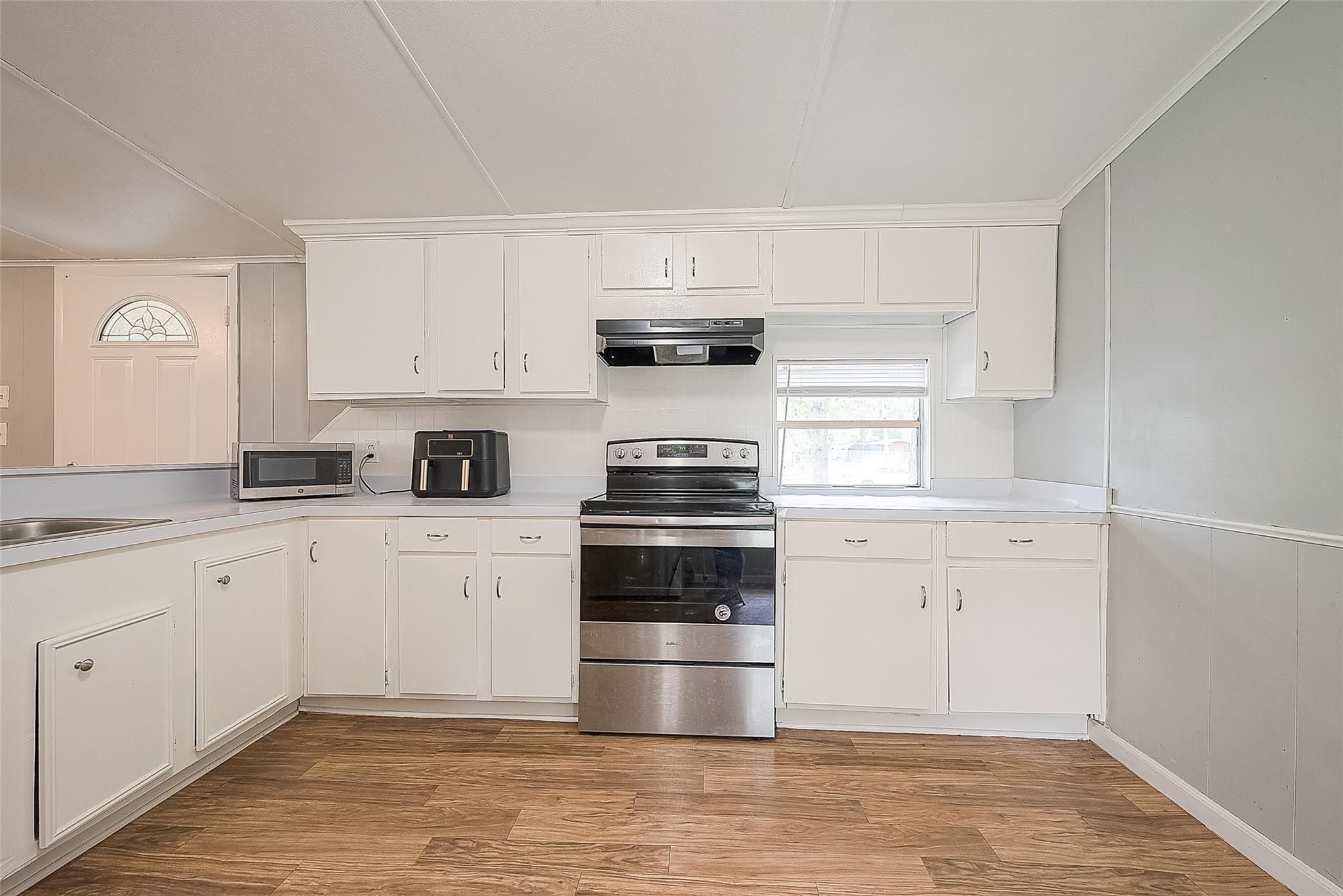 17536 White Oak Orchard Conroe, TX 77306 - Photo 13 of 24 a kitchen with granite countertop white cabinets and appliances