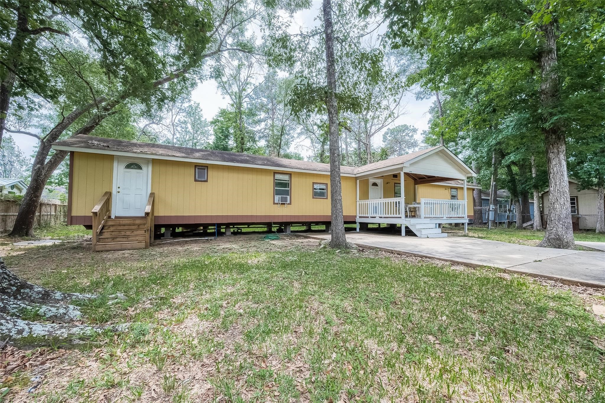 17536 White Oak Orchard Conroe, TX 77306 - Photo 4 of 24 a house view with a garden space