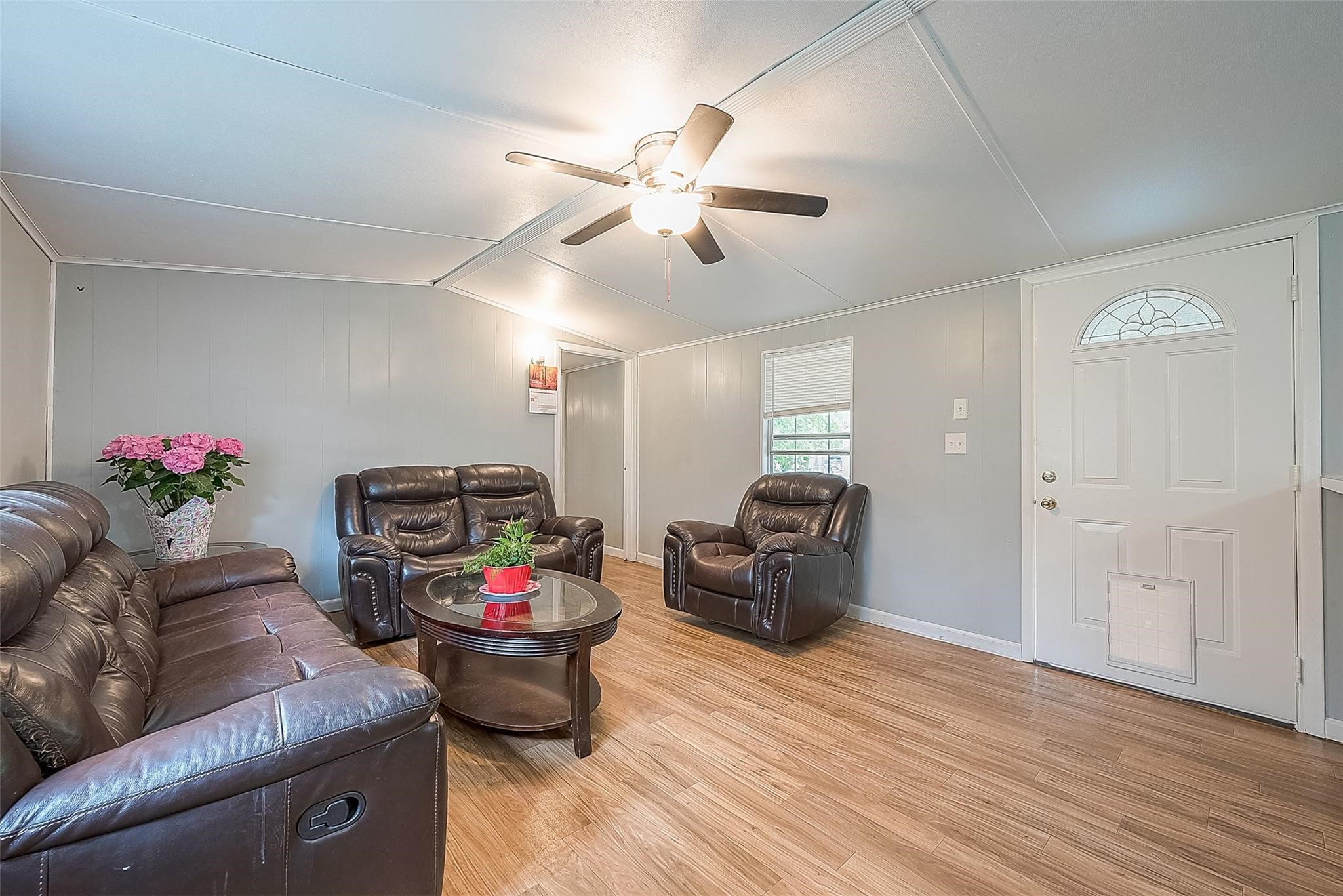 17536 White Oak Orchard Conroe, TX 77306 - Photo 7 of 24 a living room with furniture flowerpot and wooden floor