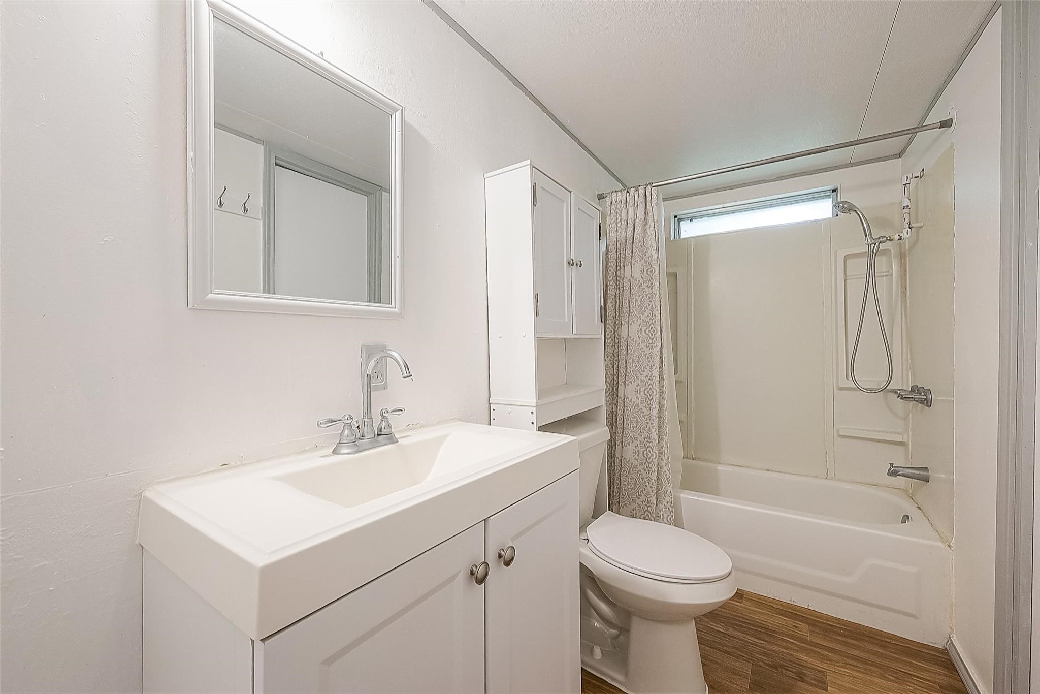 17536 White Oak Orchard Conroe, TX 77306 - Photo 9 of 24 a bathroom with a sink toilet and shower