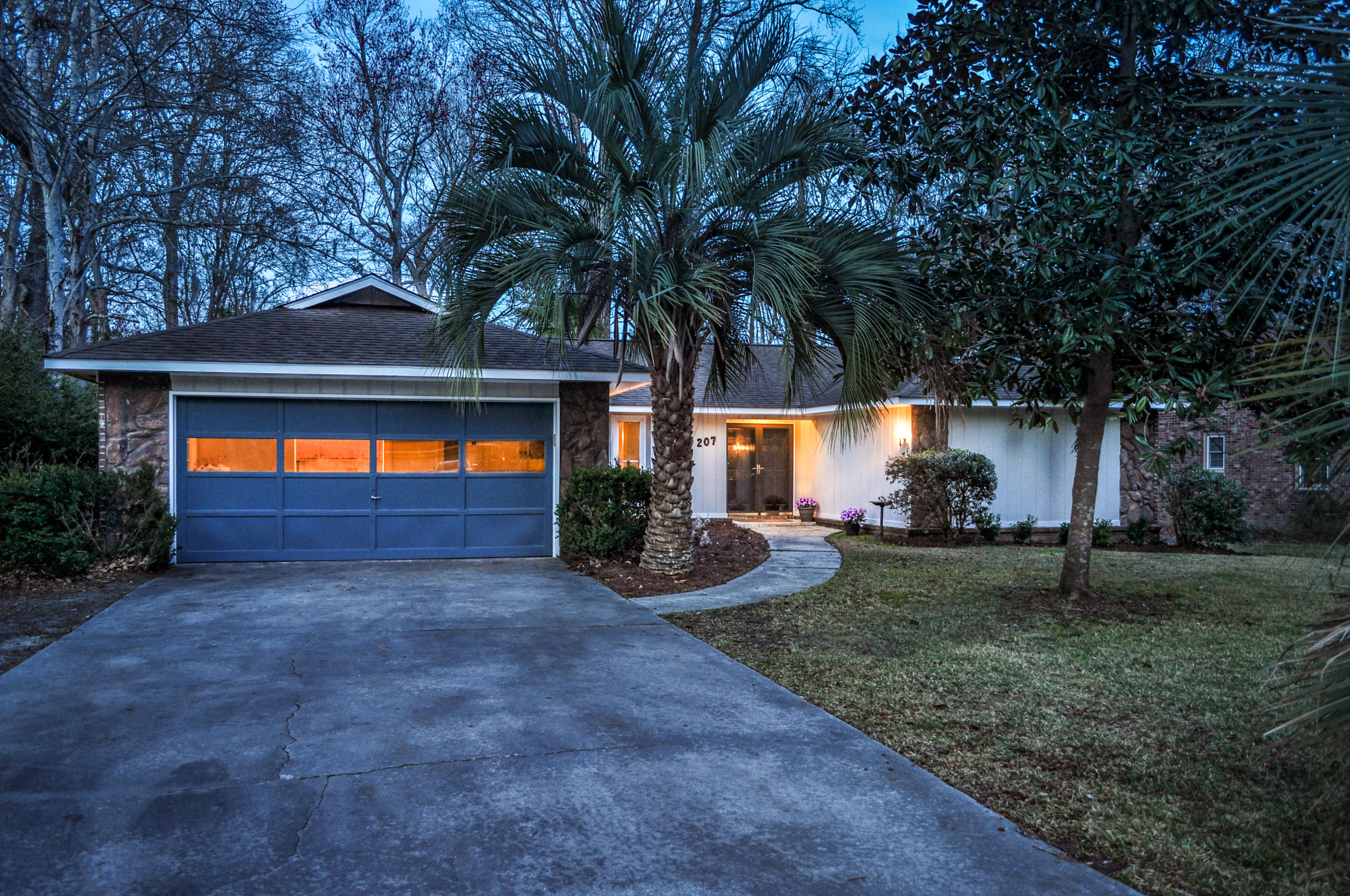 207 Turtle Cove Ln. Summerville SC 29485