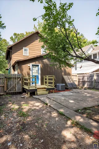 $139,650 | 306 Southwest Clay Street, Topeka, KS 66606