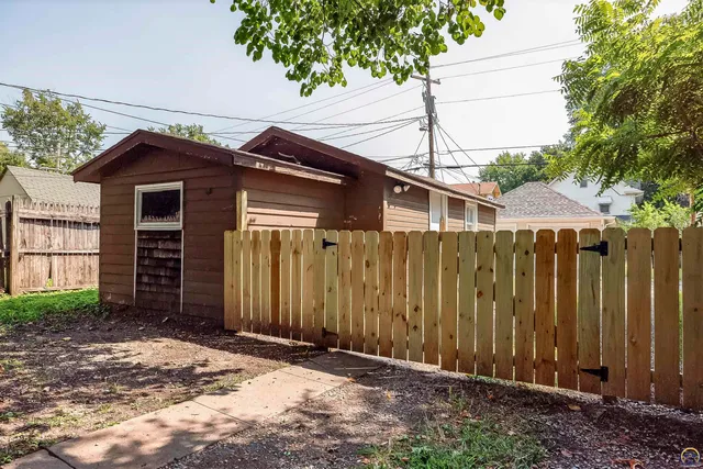 $139,650 | 306 Southwest Clay Street, Topeka, KS 66606